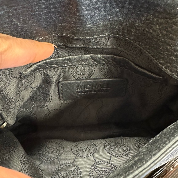 Michael Kors Black Textured Crossbody Bag - Picture 5 of 8